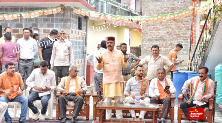 भाजपा ने जन आशीर्वाद अभियान के तहत  ब्राह्लड़ी और नारा में नुक्कड़ सभाएं