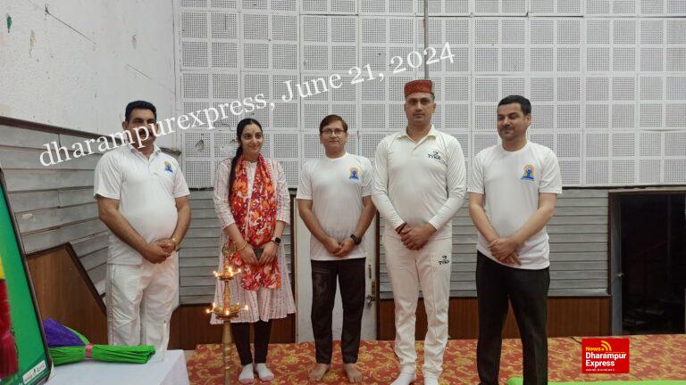 भाग-दौड़ भरी जिंदगी में स्वस्थ रहने के लिए योग को अपनाएं: पवन शर्मा