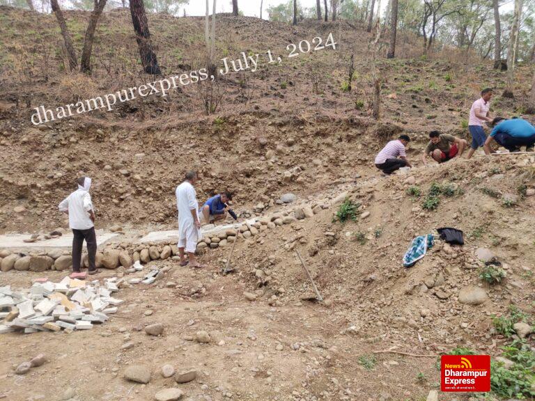 ग्रामीणों ने पेश की मिसाल , अपने ही दम पर कर डाला पुली और रास्ते का निर्माण