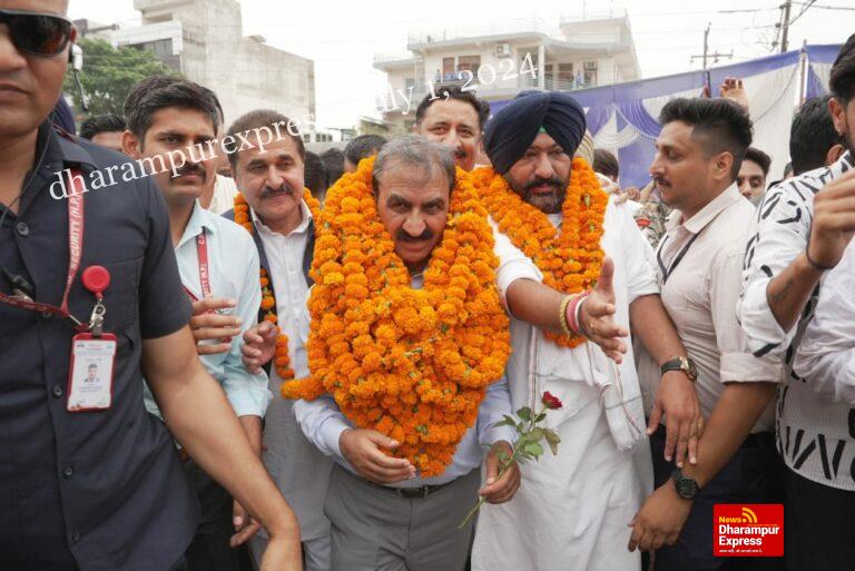कमल ख़रीदकर चुनाव लड़ रहे पूर्व विधायकों के साथ नहीं भाजपा के ईमानदार कार्यकर्ता : मुख्यमंत्री