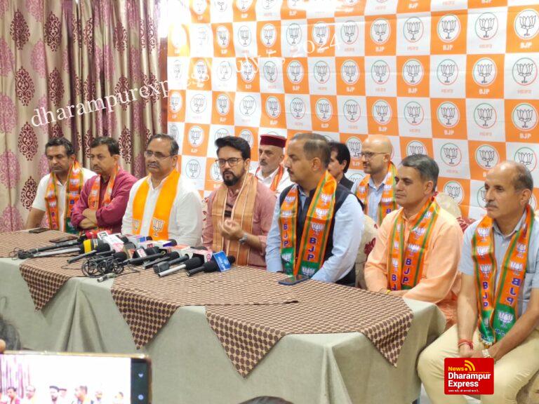 अनुराग ठाकुर का कांग्रेस पर आरोप: शीर्ष से नीचे तक झूठ का बोलबाला