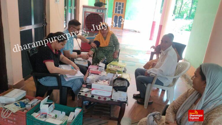 सांसद मोबाइल स्वास्थ्य सेवा ने जोल में जांचा जनता का स्वास्थ्य