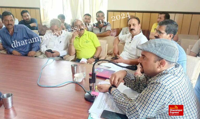 सेब सीजन के दृष्टिगत सड़कों के रखरखाव पर दिया जाएगा विशेष ध्यान