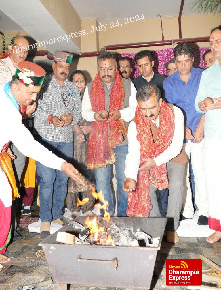 मुख्यमंत्री ने वार्षिक भंडारा हवन में भाग लिया