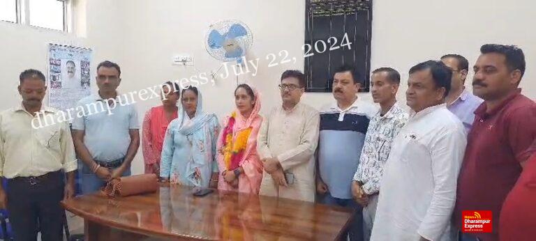 ब्लॉक समिति अध्यक्ष पद पर कांग्रेस पार्टी समर्थित आरती कुमारी हुई काबिज