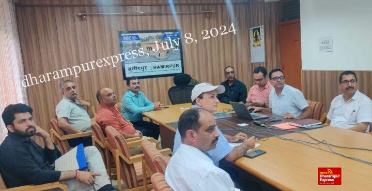 मतदान टीमों को आवंटित किए मतदान केंद्र