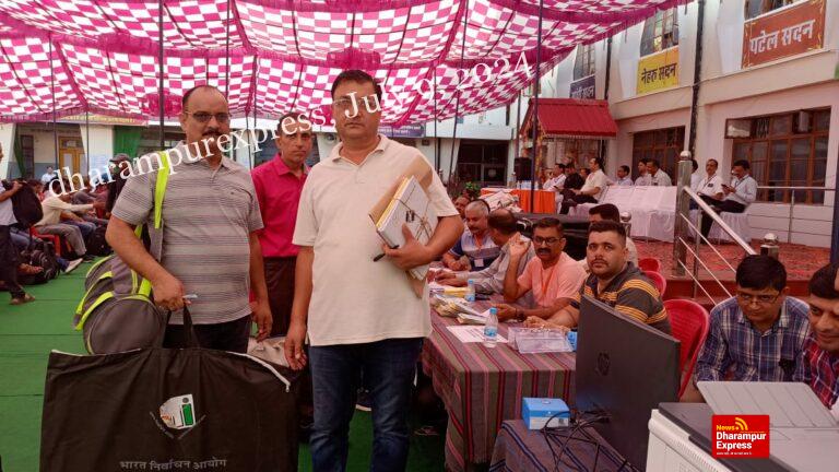 हमीरपुर के सभी 94 मतदान केंद्रों पर पहुंची मतदान टीमें