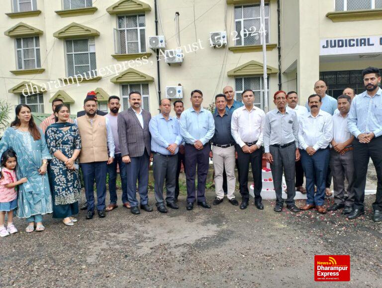 स्वतंत्रता दिवस पर न्यायिक परिसरों में भी फहराया तिरंगा