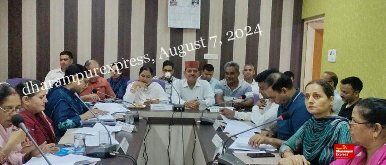 जिला परिषद हमीरपुर की बैठक में उठे जनहित के मुद्दे, खनन को लेकर गर्माया माहौल