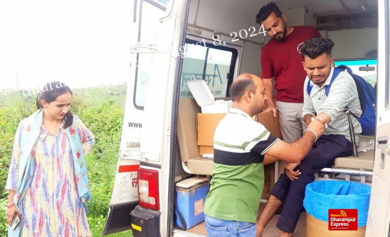 सांसद मोबाईल स्वास्थ्य सेवा टीम ने टाहलीवाल मे दुर्घटनाग्रस्त बाइक सवार को उपलब्ध करवाया प्राथमिक उपचार