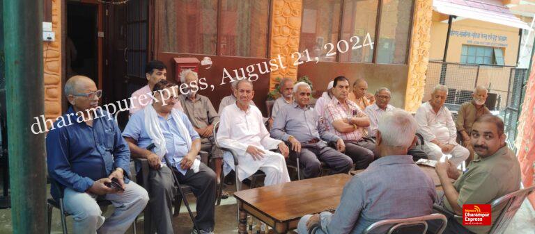 वरिष्ठ नागरिकों को बताईं नालसा की योजनाएं