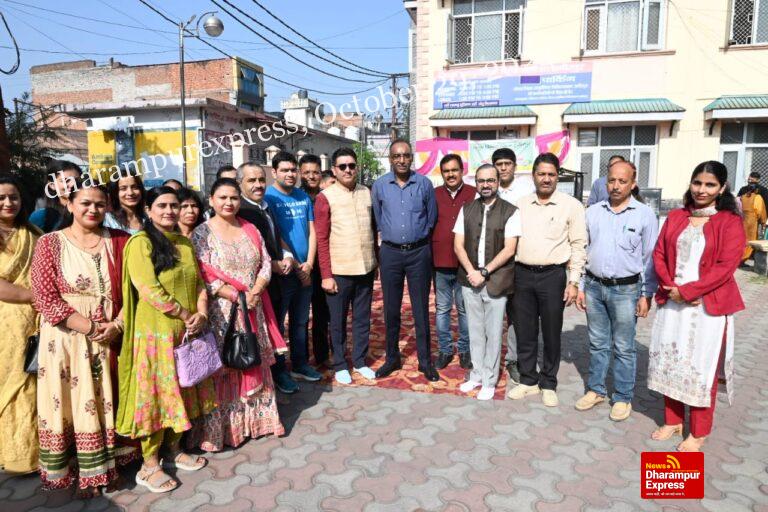 राष्ट्रीय आयुर्वेद दिवस पर डीसी ने की धनवंतरि पूजा, विभाग ने लगाए शिविर