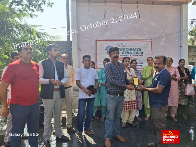स्वच्छता ही सेवा-2024 के समापन पर नगर परिषद हमीरपुर ने निकाली रैली