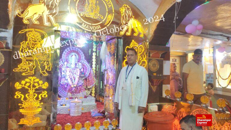 संतोषी माता मंदिर में लगा शानदार कैंची गेट