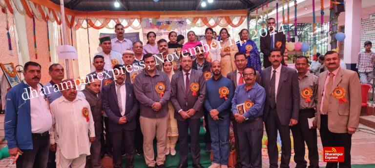 झगडियाणी में वार्षिक पारितोषिक वितरण समारोह में पहुंचे डॉ पुष्पेंद्र वर्मा