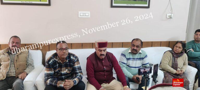 बड़सर के विधायक इंद्रदत्त लखनपाल की अगुवाई में नगर पंचायत प्रस्ताव का विरोध