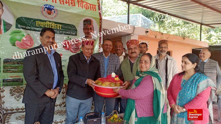 बागवानी, राजस्व और जनजातीय विकास मंत्री ने किया बकारटी और बरंडा के क्लस्टरों का निरीक्षण