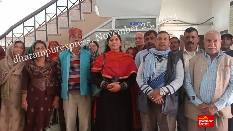 दडूही पंचायत को नगर निगम में शमिल करने पर पंचायत वासी कर रहे विरोध, हमें पंचायत में ही रहने दे। 