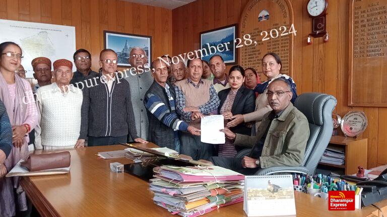 नगर निगम में शामिल नहीं होना चाहते गसोता पंचायत के लोग, डीसी को सौंपा ज्ञापन