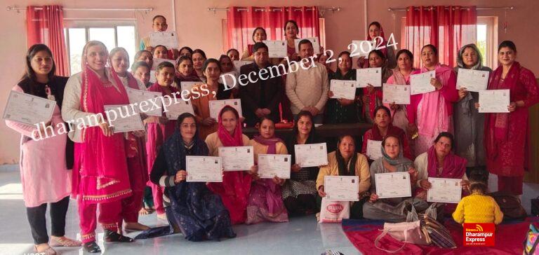 टौणीदेवी में मशरूम की ट्रेनिंग करने वाली महिलाओं को वितरित किए प्रमाण पत्र