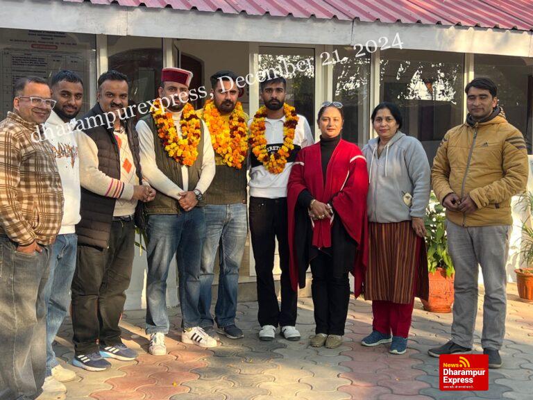 अखिलेश चौधरी का प्रदेश महासचिव और अनिरुद्ध ठाकुर का हमीरपुर ब्लॉक युवा कांग्रेस अध्यक्ष बनने पर हुआ स्वागत 