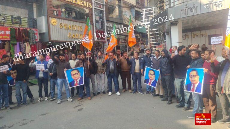 संसद में भाजपा सांसदों के साथ अभद्र व्यवहार पर किया भाजपा ने विरोध प्रदर्शन