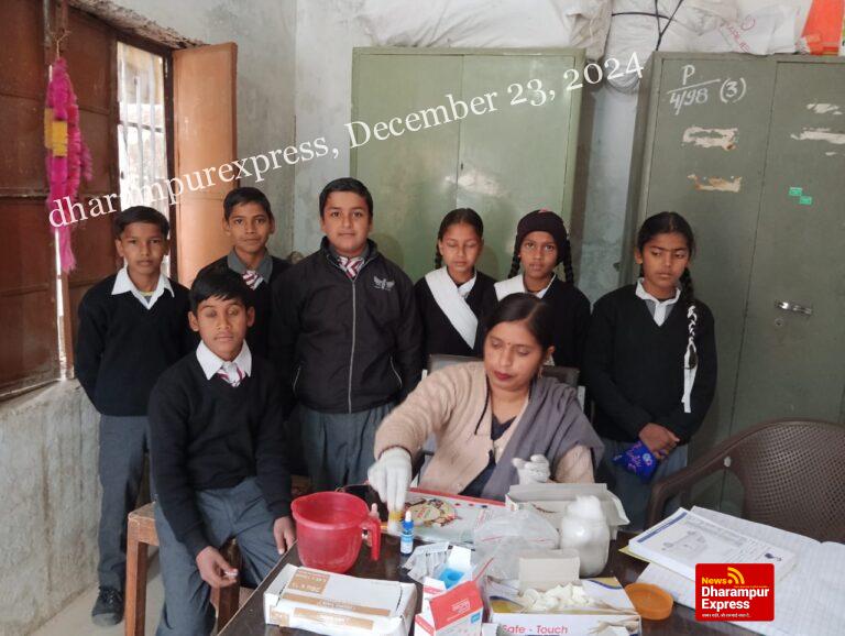 अस्पताल- मोबाईल स्वास्थ्य सेवा ने जांचा दरव्याड़ में 51 लोगों का स्वास्थ्य