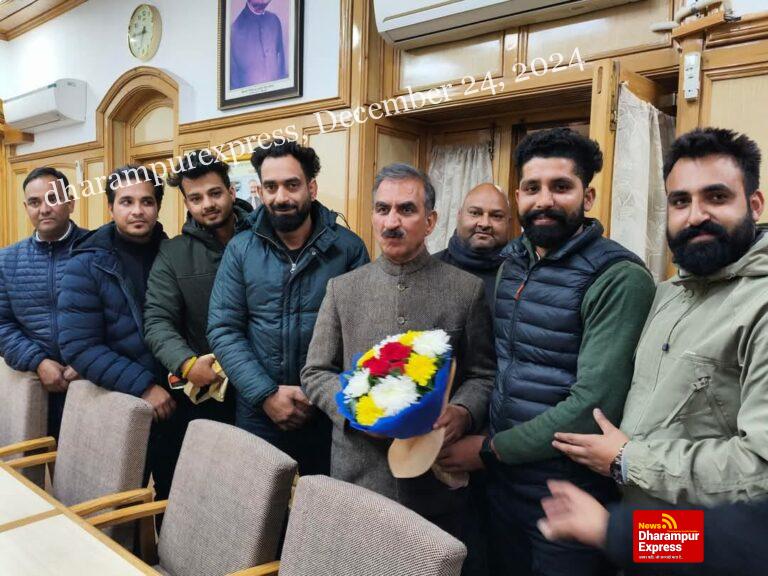 हमीरपुर जिला युवा कांग्रेस अध्यक्ष अशोक संधू ने सीएम सुक्खू से की मुलाकात 