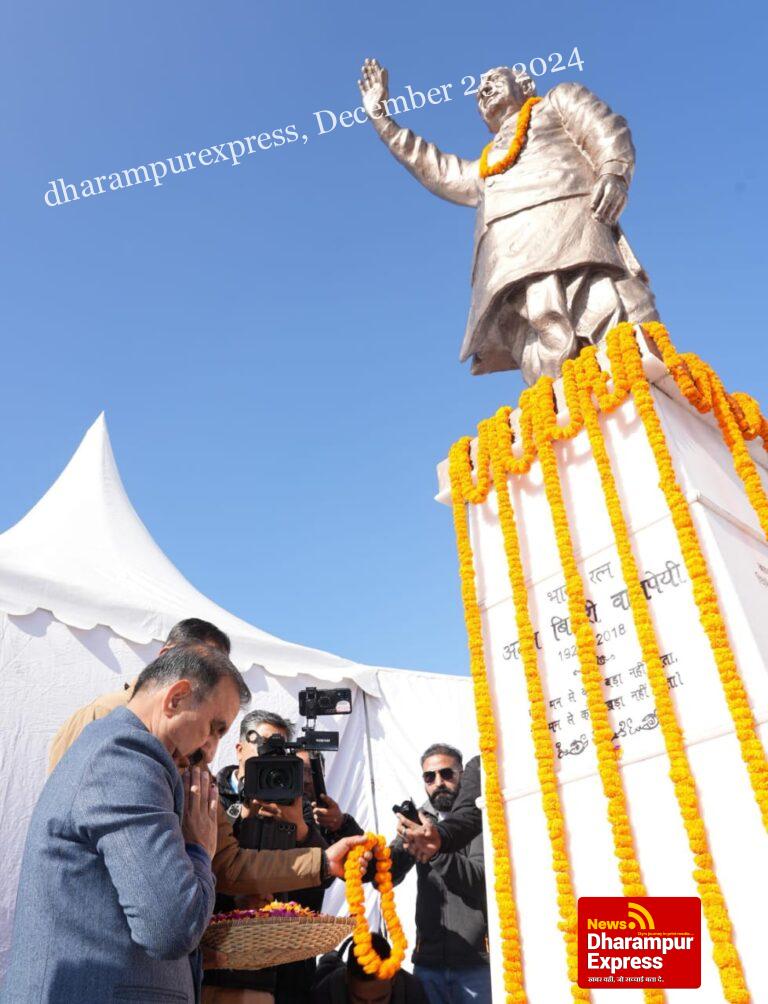 मुख्यमंत्री ने अटल बिहारी वाजपेयी की 100वीं जयंती पर उन्हें पुष्पांजलि अर्पित की