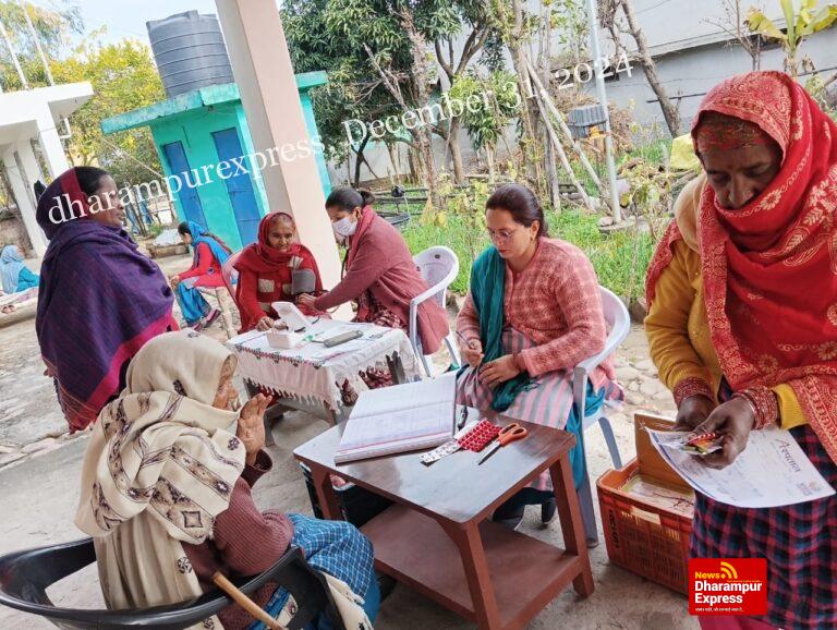 अस्पताल- मोबाईल स्वास्थ्य सेवा ने जांचा दरव्याड़ में 34 लोगों का स्वास्थ्य