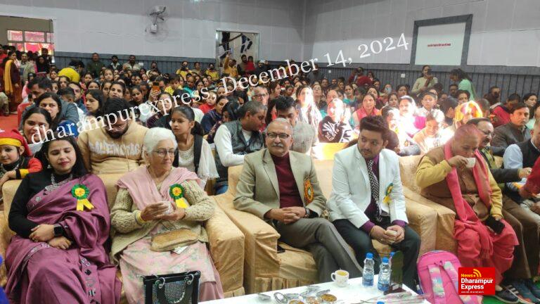 मुख्यमंत्री के राजनीतिक सलाहकार ने सुपर मैगनेट स्कूल के वार्षिक उत्सव में मेधावी विद्यार्थियों को बांटे पुरस्कार