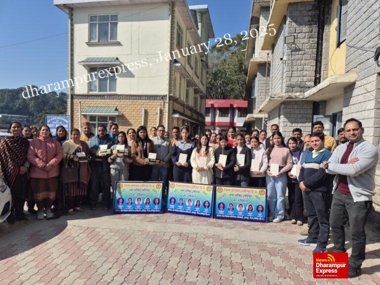 हमीरपुर में प्रतिभाशाली बेटियों को किया सम्मानित