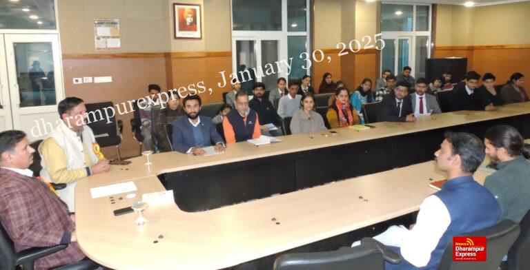 शोधार्थी देश व समाज के हित में करें नवाचारः प्रो शशि धीमान