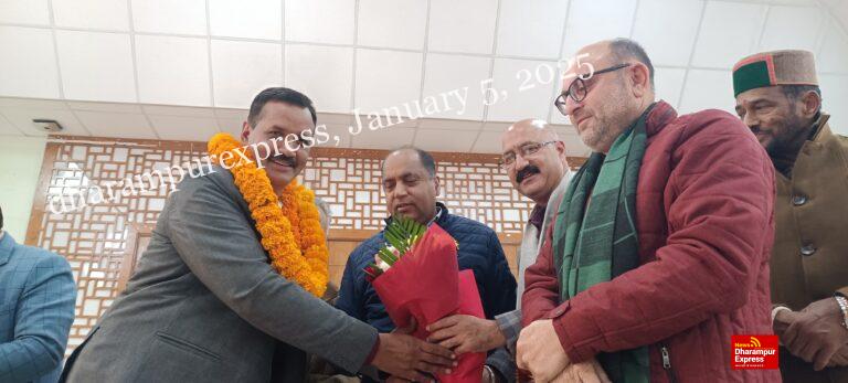 सरकारी संरक्षण प्राप्त कांग्रेस नेता व ठेकेदारों को बचा रही सरकार : जयराम ठाकुर