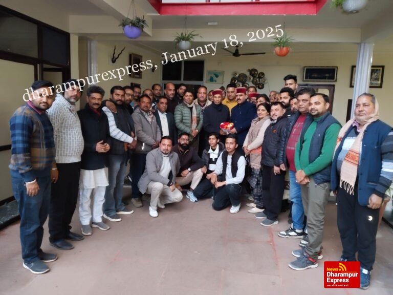 बड़सर के नवनियुक्त मंडल अध्यक्षों ने विधायक इंद्र दत्त लखनपाल सहित पूर्व सीएम धूमल का लिया आशीर्वाद  