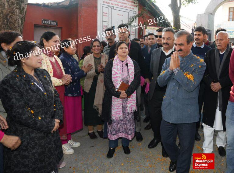 मुख्यमंत्री ने की बालिका दिवस पर कन्या स्कूल की सभी बच्चियों को 1000-1000 रुपये देने की घोषणा 