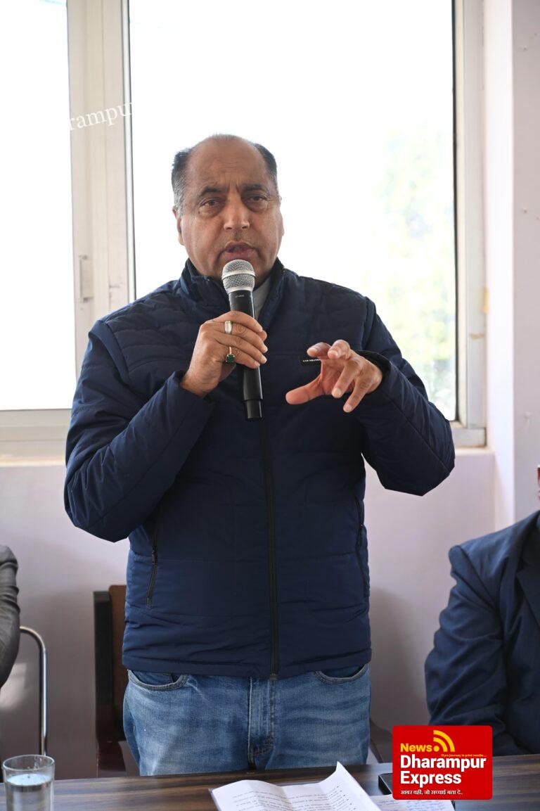 कांग्रेस ने परिवार के हितों लिए उड़ाई भारतीय संविधान के धज्जियां : जयराम ठाकुर