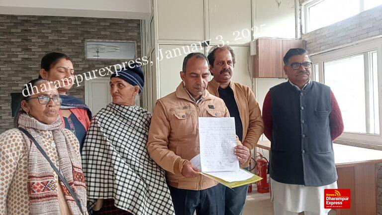 अध्यक्ष पद को जल्द भरने को लेकर उपायुक्त हमीरपुर से मिले पार्षद