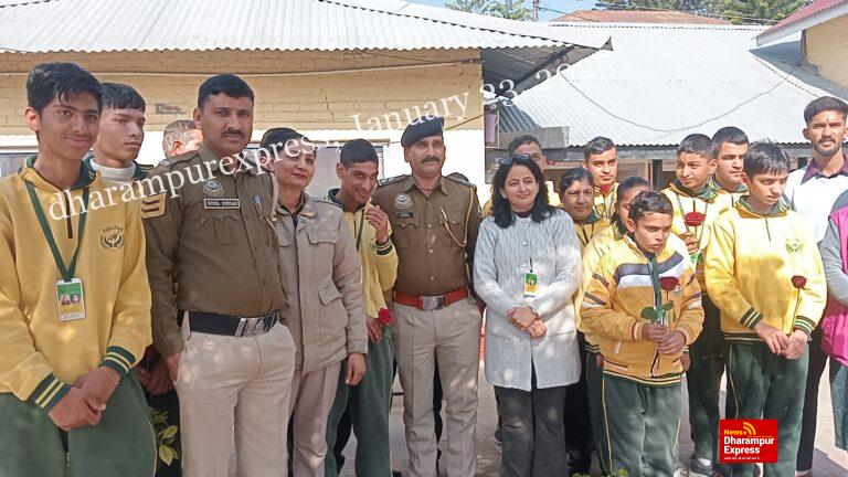 पहचान संस्था के स्पेशल बच्चों ने पुलिस थाना और एसपी कार्यालय में जानी पुलिस की कार्य प्रणाली