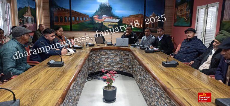 स्वामित्व योजना के लाभार्थियों को वितरित किए संपत्ति कार्ड