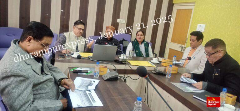 कार्यवाहक डीसी ने की महिला एवं बाल विकास योजनाओं की समीक्षा