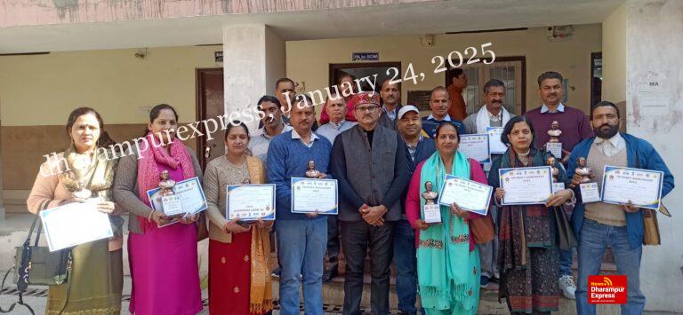 टौणी देवी की 12 टीबी मुक्त पंचायतों के प्रधानों को किया सम्मानित