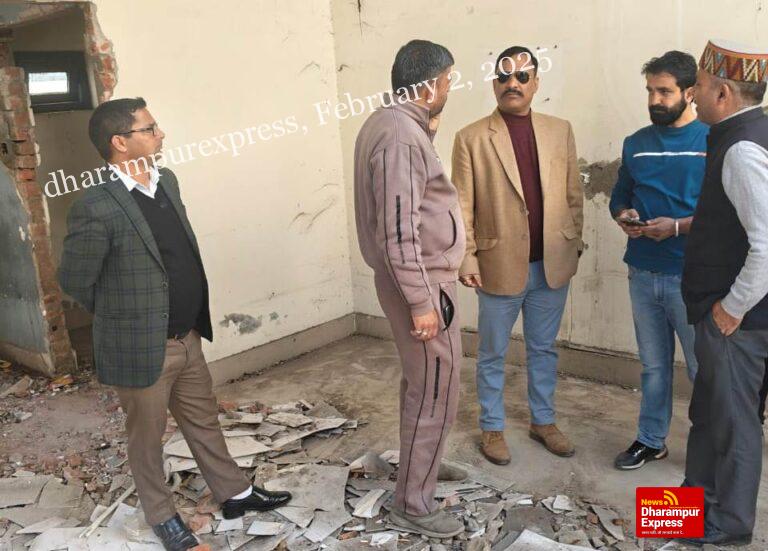 नरदेव कंवर ने कामगार कल्याण बोर्ड के लिए प्रस्तावित भवन का किया निरीक्षण