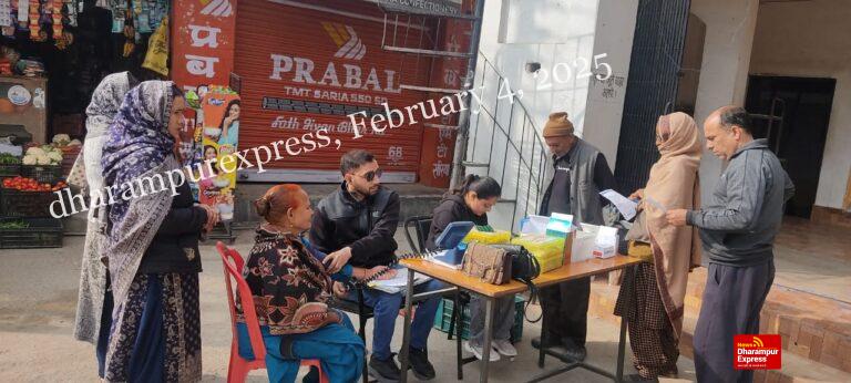 बीड़ बगेहड़ा में सांसद मोबाइल स्वास्थ्य सेवा टीम ने जांचा 83 लोगों का स्वास्थ्य