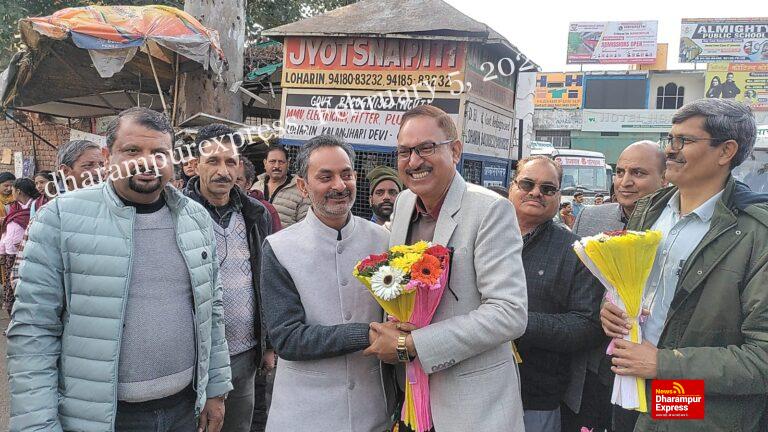 एचआरटीसी के नवनियुक्त बाइस चेयरमैन अजय वर्मा का हमीरपुर में किया जोरदार स्वागत