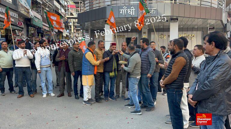 भाजपा की दिल्ली की ऐतिहासिक जीत पर हमीरपुर भाजपा गदगद