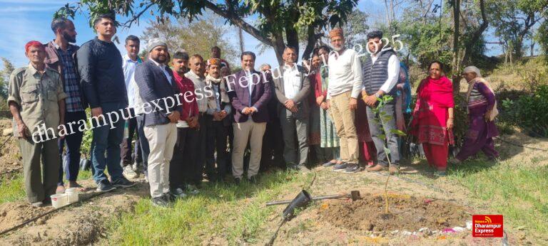 सुक्खू सरकार का लक्ष्य बागवानी से हो हिमाचल का हर किसान खुशहाल: डॉ पुष्पेंद्र वर्मा