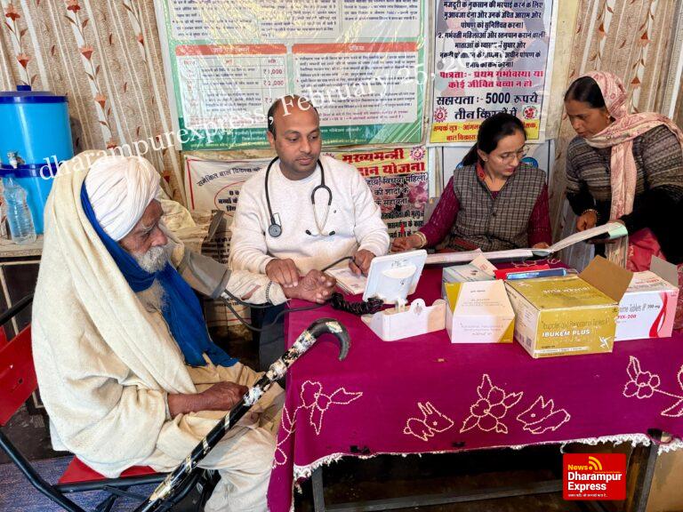 बुजुर्गों के लिए वरदान साबित हो रही सांसद मोबाइल स्वास्थ्य सेवा