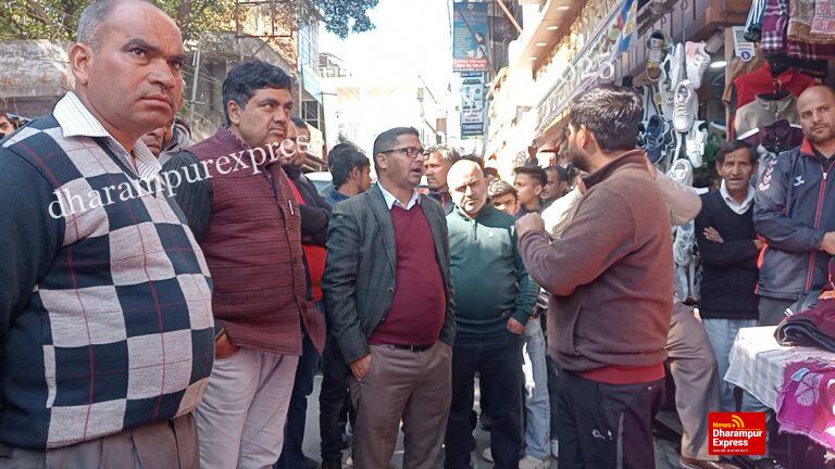 हमीरपुर में अवैध रुप से अतिक्रमण करने वालों के खिलाफ हुई कार्रवाई