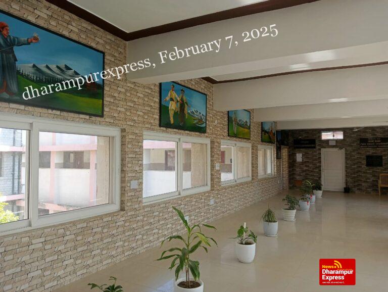 डीसी ऑफिस में आगंतुकों को होगी सुखद अनुभूति सभी लोगों को आकर्षित कर रही हैं दीवारों पर लगाई गई खूबसूरत पेंटिंग्स